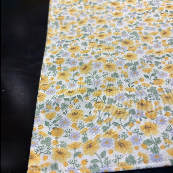 Floral table runner - Picture 4 of 5
